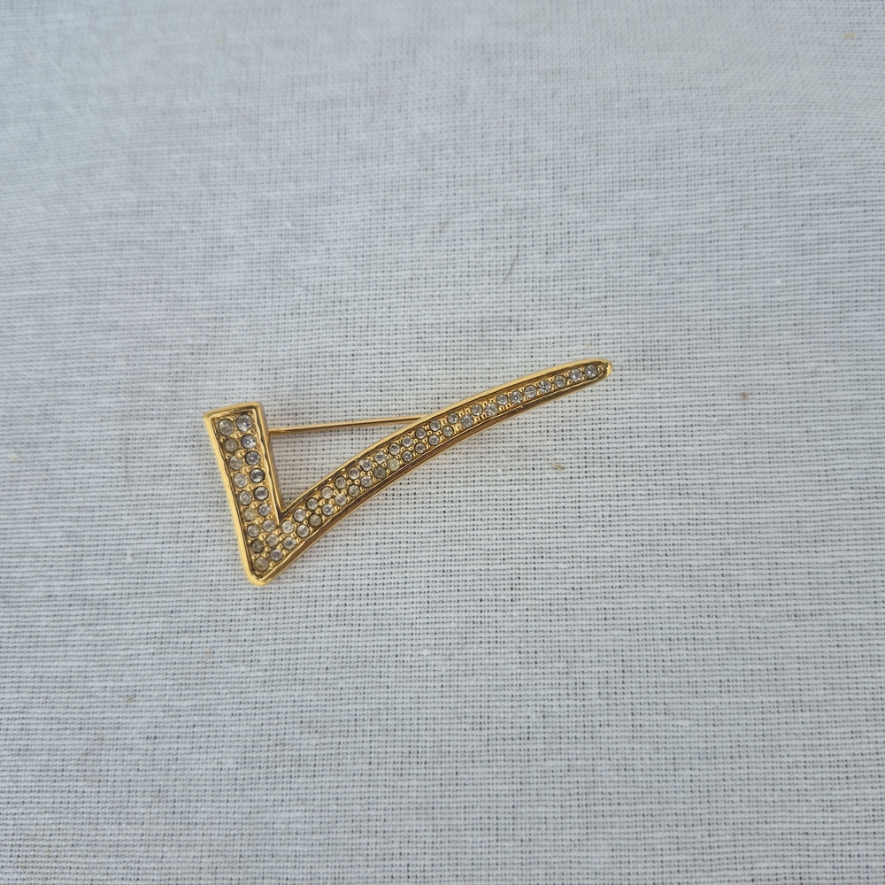 VINTAGE SWAVORSKI Check Mark Pin Lapel Gold Color With Gems Good Condition